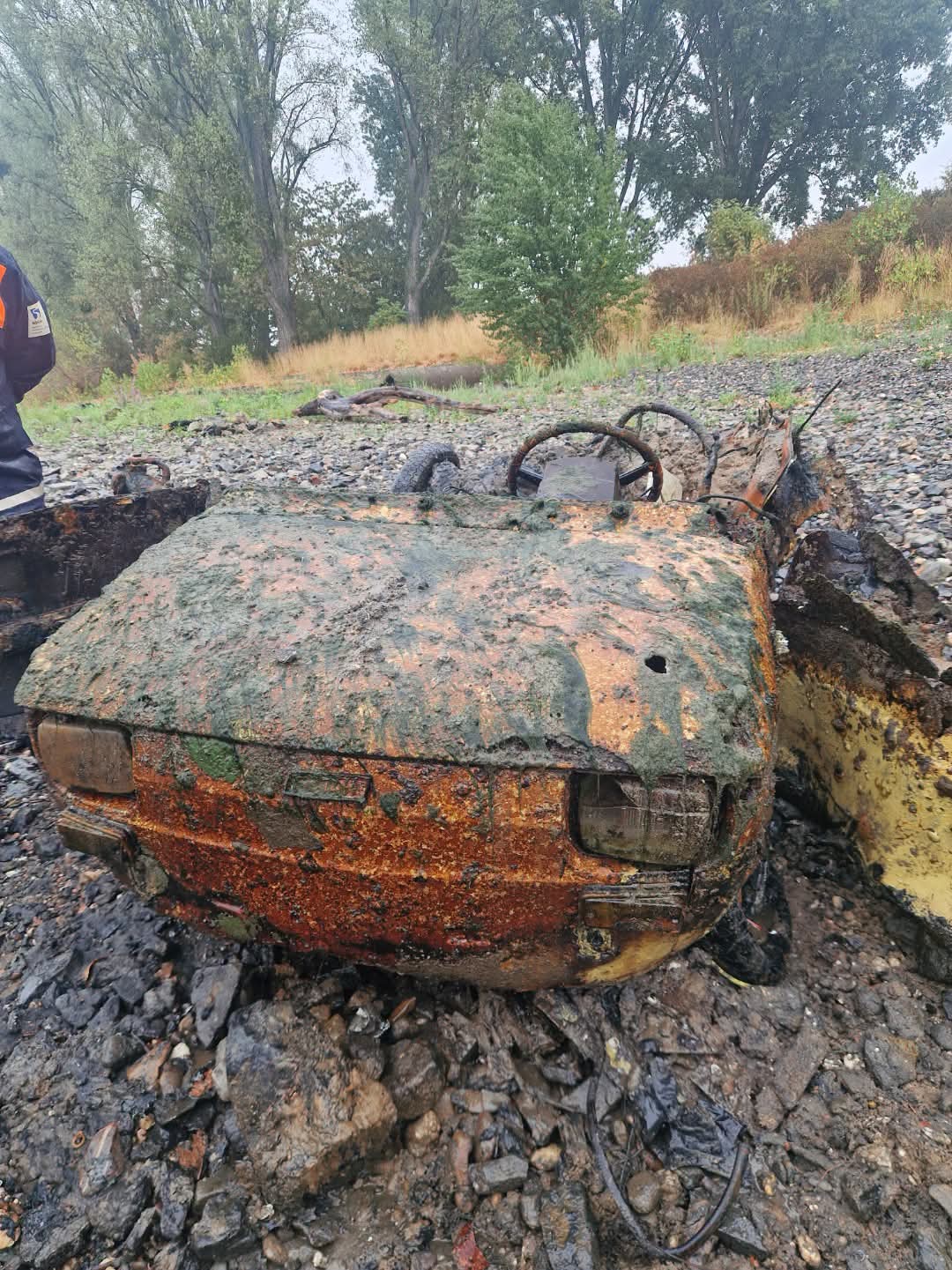 Wrak „MALUCHA” w Renie. W samochodzie znalezione ludzkie kości