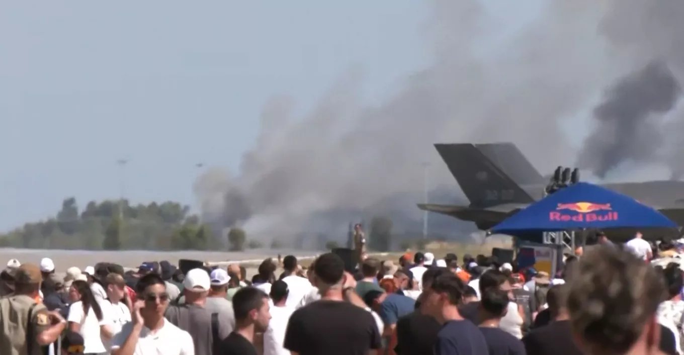 Katastrofa myśliwca podczas pokazu w Grecji. F-4 Phantom rozbił się niedaleko publiczności